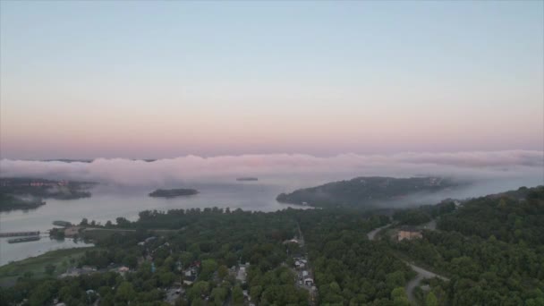 Time Lapse Drone Βίντεο Από Νωρίς Πρωί Ομίχλη Μια Λίμνη — Αρχείο Βίντεο