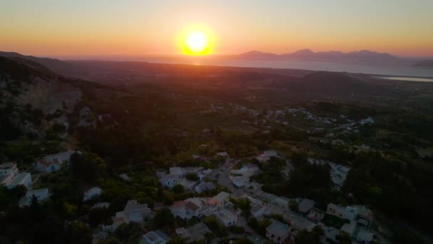 Вид Воздуха Приближается Закату Над Деревней Зия Кос Греция — стоковое видео