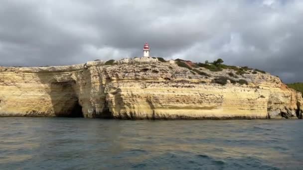 Lighthouse Coastal Seaside Cliff Gloomy Overcast Day View Sea — Stockvideo