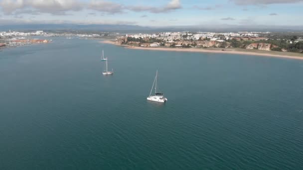 Sailboat Yachts Mediterranean Sea Portimao Coast Portugal Aerial — Vídeo de Stock