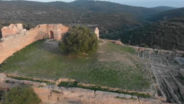Portugal Ancient Castle Ruins Top Mountain Hills Aerial Orbit — Vídeo de Stock