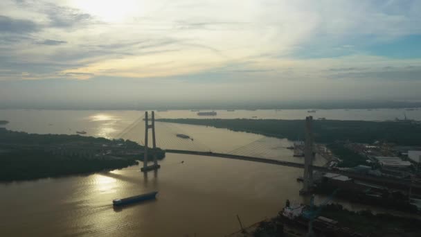 Drone View Ship Moving Large Modern Suspension Bridge Early Morning — ストック動画