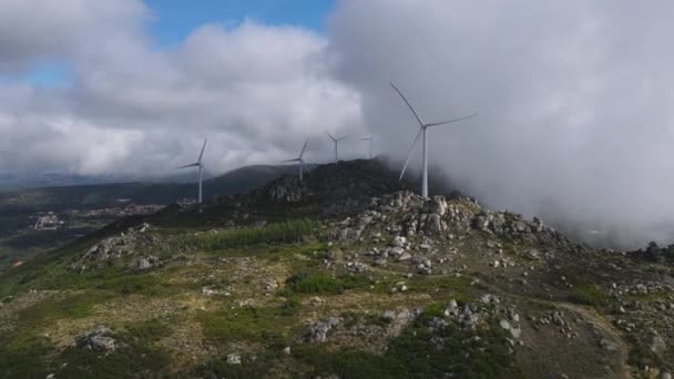 Wind Turbine Spinning Mountain Shrouded Clouds Caramulo Portugal Aerial Approach — стоковое видео