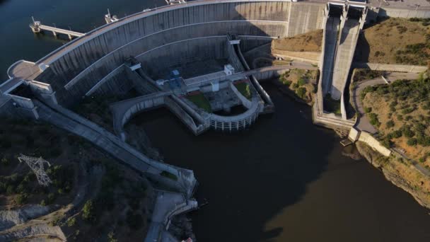 Drone Flying Alqueva Dam Big Lake Background Portugal Aerial Forward — Stockvideo