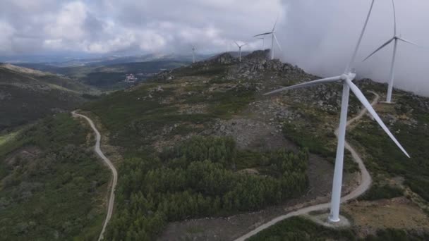 Eolic Wind Turbines Rural Mountain Landscape Caramulo Portugal Aerial Forward — ストック動画