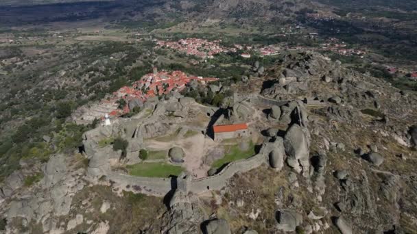Drone Camera Captures Close View Boulders Rocks Surrounding Monsanto Castle — стоковое видео