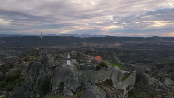Camera Captures Majesty Portuguese Landscape Top Monsanto Castle — Stockvideo