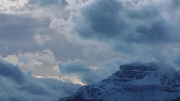 Mountain Peak Clouds Rushing Time Lapse — Vídeos de Stock