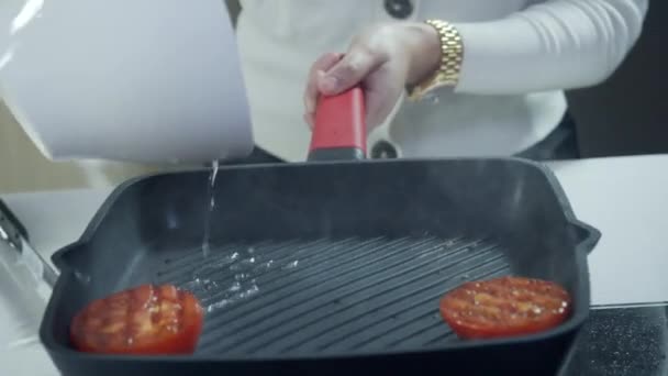 Chef Flambeing Tomatoes Grill Pan Pouring Liquor Fire Roasted Tomatoes — Stock videók