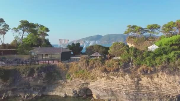 Klein Tropisch Eiland Met Houten Hangbrug Van Het Griekse Eiland — Stockvideo