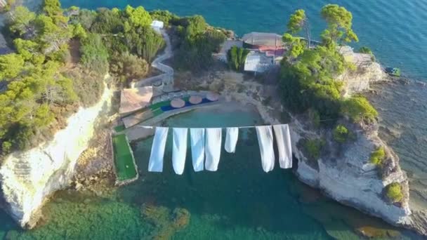 Cameo Island Greece Beach White Sheets Flying Sky — Video