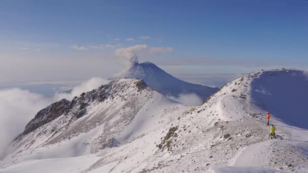 Popocatepetl Volkanı Iztaccihuatl Volkanının Tepesinden Görüldü — Stok video
