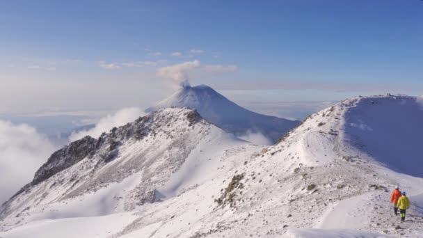 Popocatepetl Volkanı Iztaccihuatl Volkanının Tepesinden Görüldü — Stok video