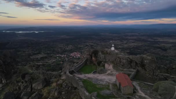 Drone Flying Monsanto Castle Sunrise Portugal Aerial Forward — ストック動画