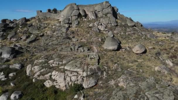 Ancient Construction Monsanto Mountain Panoramic View Surrounding Valley Portugal Aerial — Wideo stockowe