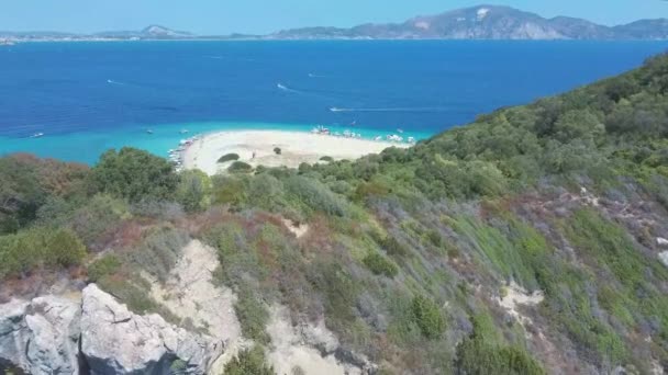 Aerial Drone View Video Iconic Small Island Marathonisi Featuring Clear — Vídeo de Stock