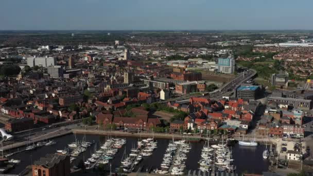 Slow Aerial Rotating Reveal Hull Marina Humber Estuary — Wideo stockowe