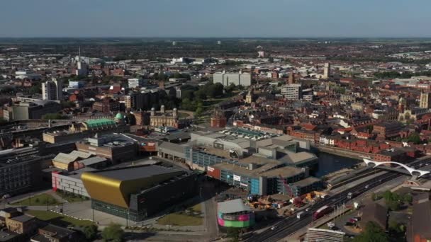 Fast Aerial Pan Left Right Hull City Centre Sun Glinting — Stockvideo