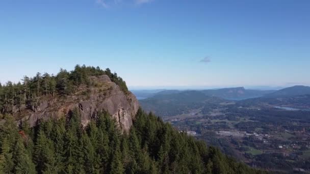 Mount Prevost Île Vancouver Falaises Rocheuses Forêt Couverte Arbres — Video