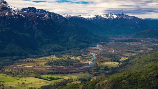 Video Timelapse Top Shot Del Fiume Manso Circondato Foreste Montagne — Video Stock