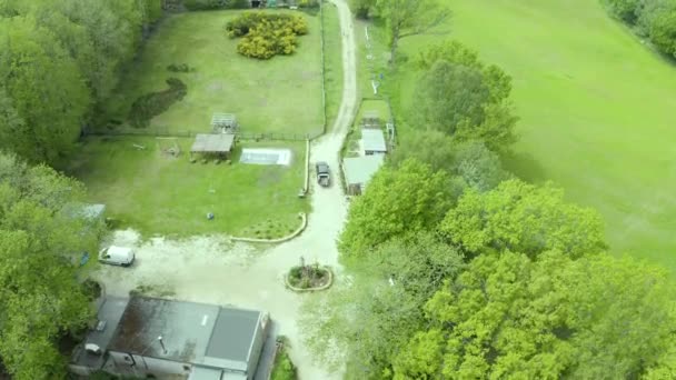 Rural Countryside Farm Property Garden Lawn Aerial View Rising Landscape — Stockvideo