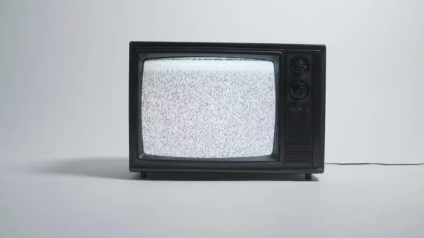 Retro Television Showing Static White Cyc Wall — Stock Video