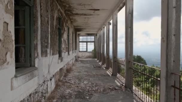 Lowering Hallway Abandoned Caramulo Sanatorium — Vídeos de Stock