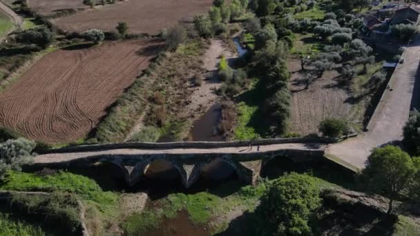Drone Flies Idanha Velha Roman Bridge Showing Disappearing Water — 图库视频影像
