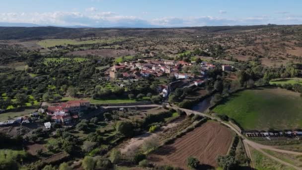 Drone Flies Village Next Idanha Velha Roman Bridge Establishing Valley — Vídeo de Stock