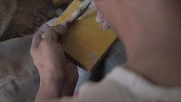 Close View Carpenter Drawing Piece Wood His Small Carpentry Workshop — Stockvideo