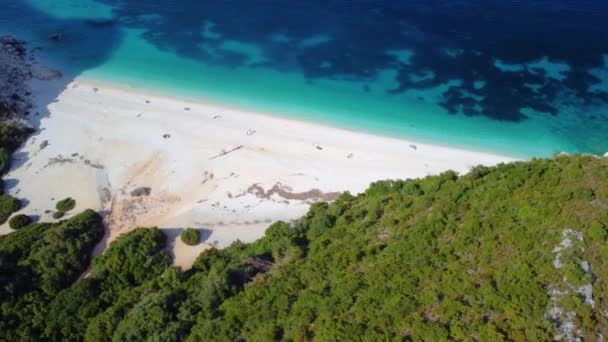 Aerial View Beautiful Secluded Fteri Beach Ionian Island Kefalonia Greece — Wideo stockowe