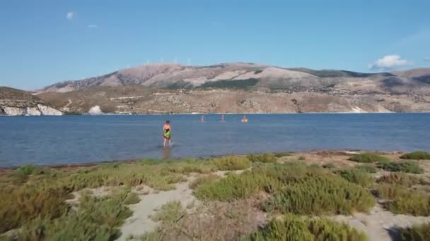 Woman Walks Three Umbrellas Beach Kefalonia Greece — Video