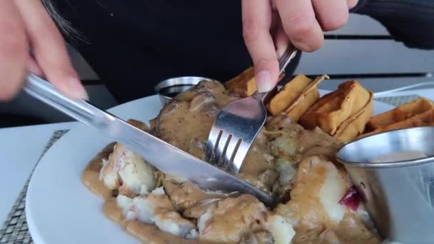 Cutting Vegan Chicken Waffles Gravy Mashed Potato — Stock Video