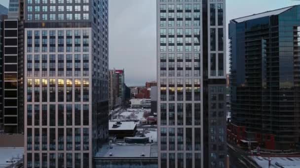Πόλη Στο Κέντρο Της Calgary Ουρανοξύστες Αυξάνεται Βάθρο Χιόνι Χειμώνα — Αρχείο Βίντεο