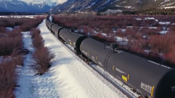 Train Valley Followed Winter Snow Oil Tanks Descending — Stok video