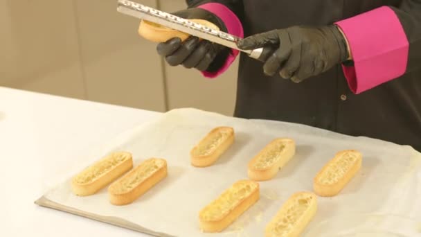 Close Gimbal Shot Gloved Hands Mending Ready Made Tartlet Doughs — Vídeos de Stock