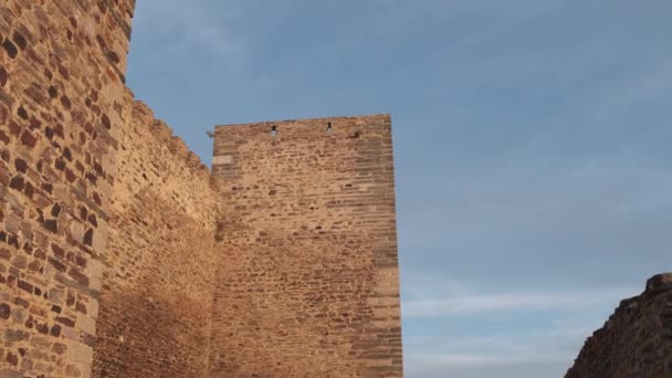 Tilt Tower Wall Monsaraz Castel Golden Hour — Stockvideo