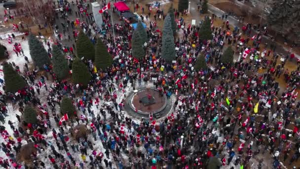 Crowd Speaker Pull Out Wide Shot Calgary Protest 12Th Feb — Stock Video