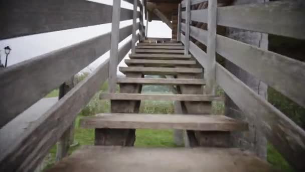 Gimbal Walking Outdoor Wooden Steps Viewpoint Look Out Landscape Scene — ストック動画
