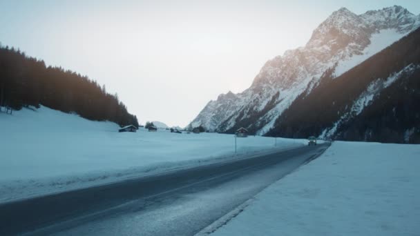 Vintage Camper Van Driving Outdoor National Park Winter Landscape Road — Vídeo de Stock