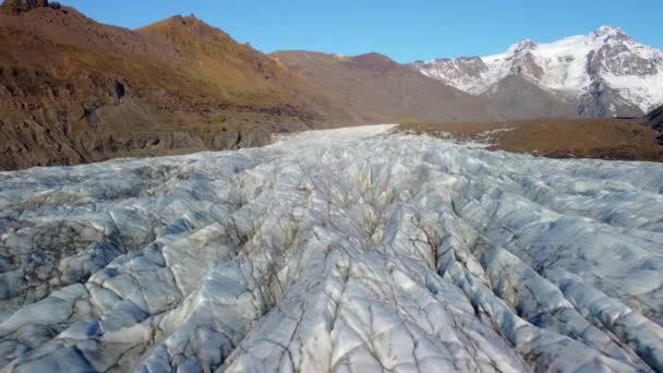 Dirty Glacier Surface Deep Cracks Aerial Drone View Svinafellsjokull Glacier — Wideo stockowe