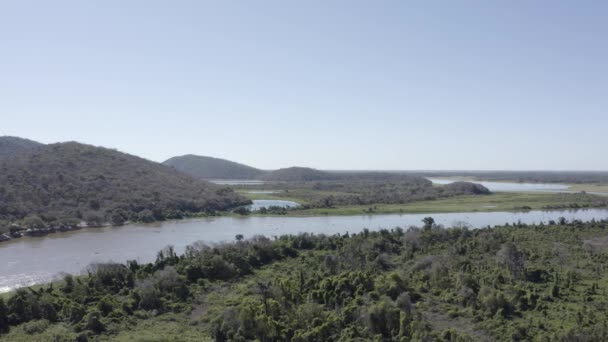 Pantanal Amolar Mountain Range River Aerial View Slight Pan — Vídeos de Stock
