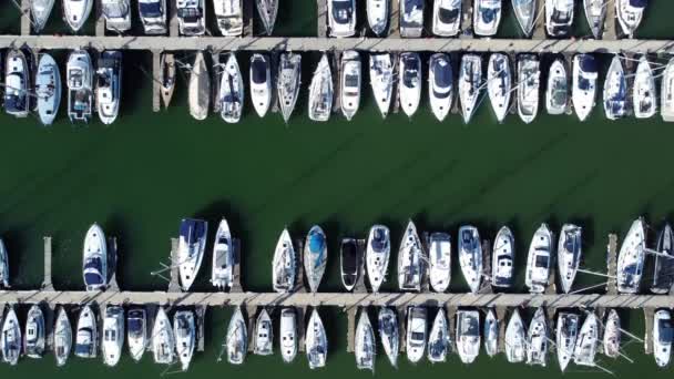 Βάρκες Στο Λιμάνι Κορυφή Προς Κάτω — Αρχείο Βίντεο