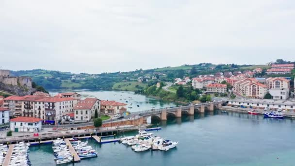 Scenic Aerial View Traditional North Spanish Fishing Village Both Sides — Stockvideo