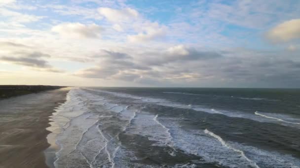 Aerial View Rolling Waves Sunrise Ocean Close Lkken North Sea — 비디오