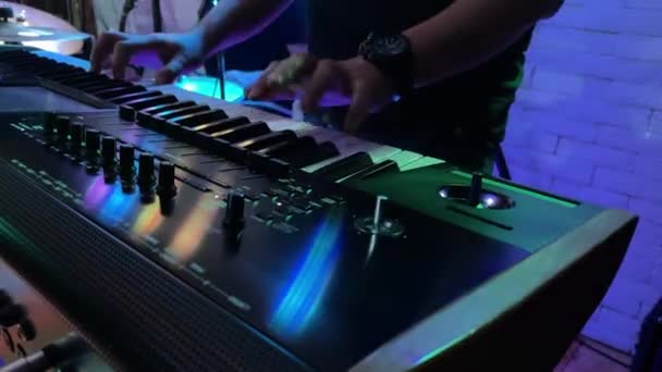 Keyboard Playing While Drums Back — Stock videók