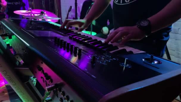 Keyboard Playing Drummer Back — Stok Video