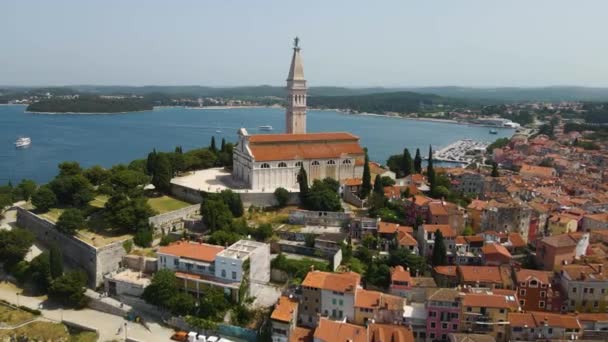 Słoneczny Dzień Nad Słynnym Kościołem Eufemii Istrii Chorwacji Kręcono Drona — Wideo stockowe