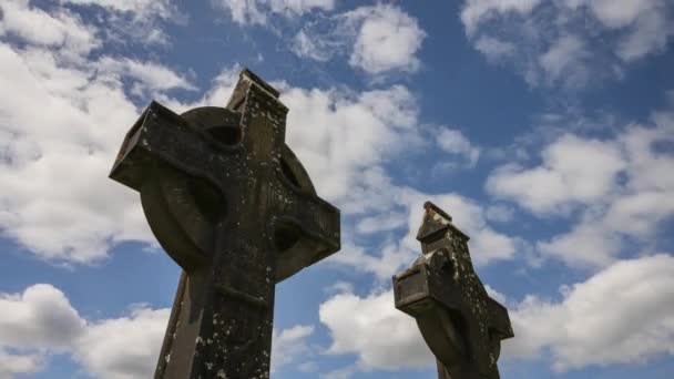 Time Lapse Historical Cemetery Traditional Medieval Stone Cross Rural Ireland — Vídeo de Stock