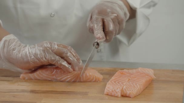 Close Professional Male Chef Hand Using Fish Fillet Knife Slice — Vídeo de Stock